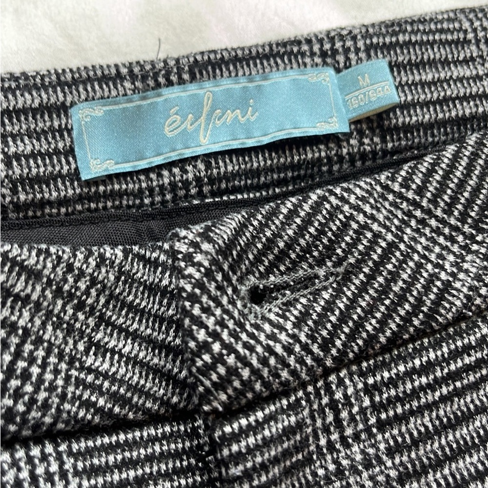 Warm and comfy. Perfect for commute and office.